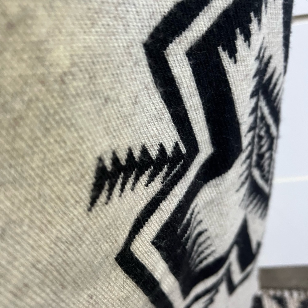 Chasor Cream & Gray Patterned Women's Sweater - Picture 7 of 11